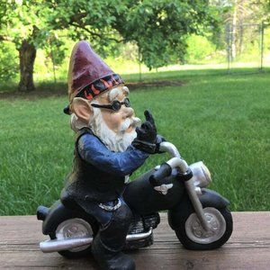 NWT MALE BIKER GNOME RIDING MOTORCYCLE GIVING MIDDLE FINGER RIDER GARDEN GIFT